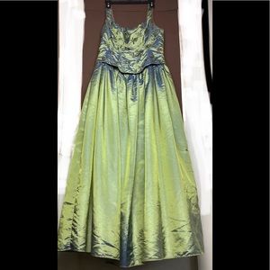 Scott McClintock Petites Formal Sleeveless Gown